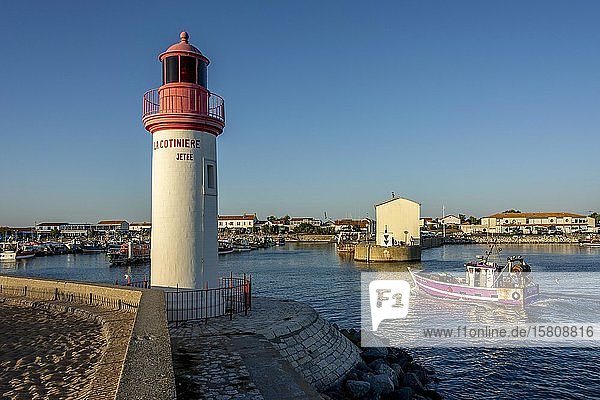 Leuchtturm und Hafen  La Cotinière  Oleron  Charente-Maritime  Nouvelle Aquitaine  Frankreich  Europa