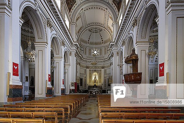 Kirchenschiff  Kathedrale  Innenansicht  Sciacca  Sizilien  Italien  Europa
