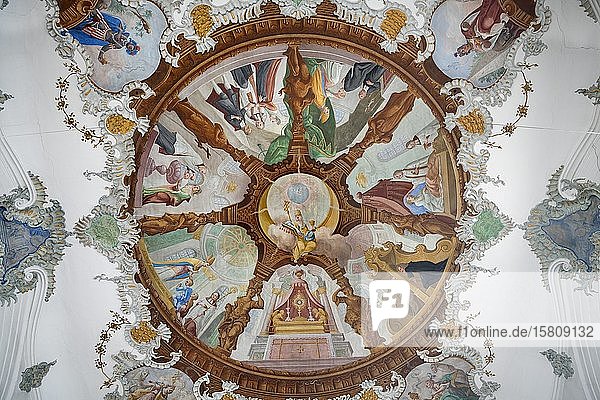 Deckenfresken Heilig-Geist-Spitalkirche Füssen Oberbayern Bayern Deutschland Europa