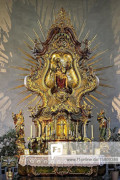 Hochaltar mit Bild der Schmerzhaften Mutter Gottes  Pietà  Altarraum  barocke Wallfahrtskirche Maria Vesperbild  Ziemetshausen  Günzburg  Schwaben  Bayern  Deutschland  Europa