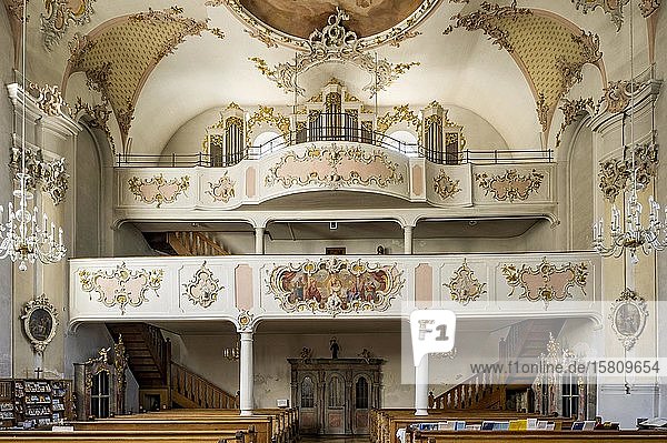 Doppelempore mit Orgel barocke Wallfahrtskirche Maria Vesperbild Ziemetshausen Günzburg Schwaben Bayern Deutschland Europa