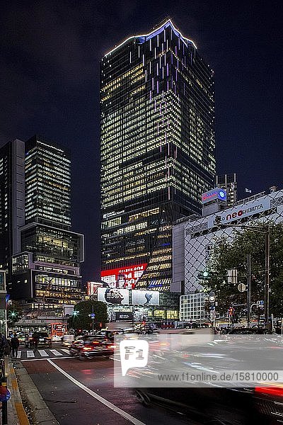 East tower of Shibuya Scramble Square  the highest building in Shibuya City  night photograph  Tokyo  Japan  Asia