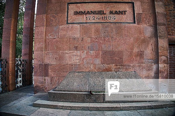 Kant-Grabmal neben der Königsberger Kathedrale auf der Kant-Insel  Kaliningrad  Oblast Kaliningrad  Russland  Europa
