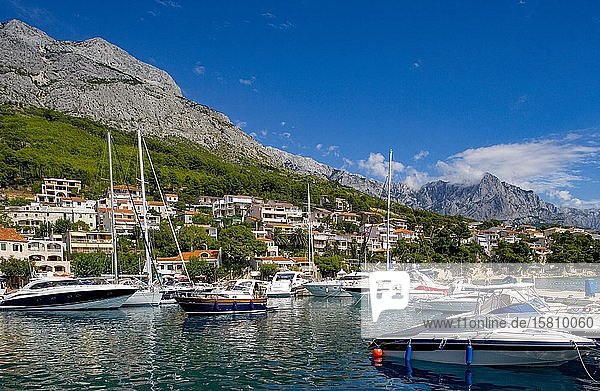 Marina  Brela  Biokovo-Gebirge  Makarska-Riviera  Dalmatien  Kroatische Adriaküste  Kroatien  Europa