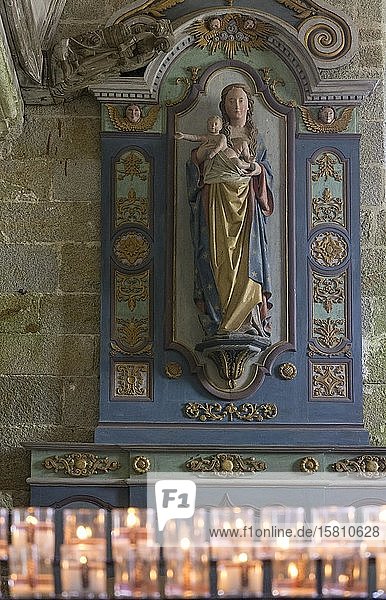 Innenraum  Statue der Jungfrau Maria  Kirche Notre Dame de la Joie  Penmarc'h  Département Finistère  Frankreich  Europa