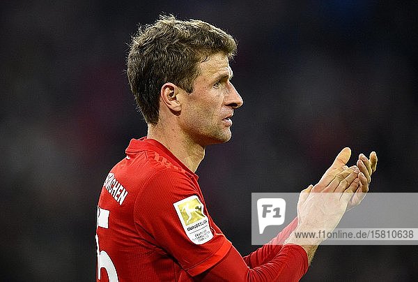 Thomas Müller FC Bayern München FCB  Geste  Applaus  Applaus  Allianz Arena  München  Bayern  Deutschland  Europa