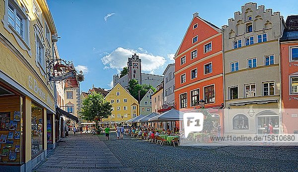 Historische Altstadt mit dem Hohen Schloss  Füssen  Bayern  Deutschland  Europa
