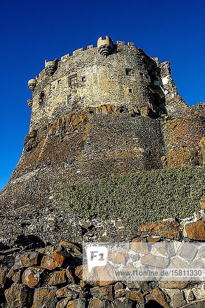 Mittelalterliches Schloss Murol Departement Puy de dome Regionaler Naturpark der Vulkane der Auvergne Auvergne-Rhone-Alpes Frankreich Europa