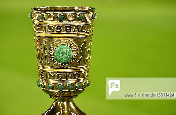 Original DFB-Pokal  Trophäe  Allianz Arena  München  Bayern  Deutschland  Europa