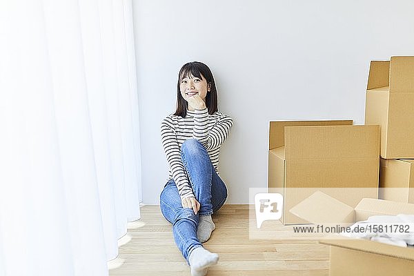 Young Japanese woman relocating