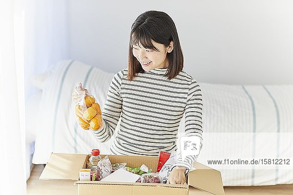 Young Japanese woman relocating