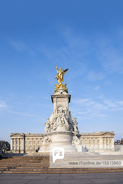 Das Victoria Memorial und der Buckingham Palace  London  England  Vereinigtes Königreich  Europa