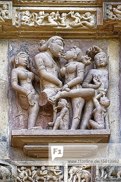 Skulpturen an den Wänden des Lakshmana-Tempels  Khajuraho Group of Monuments  UNESCO-Weltkulturerbe  Bundesstaat Madhya Pradesh  Indien  Asien