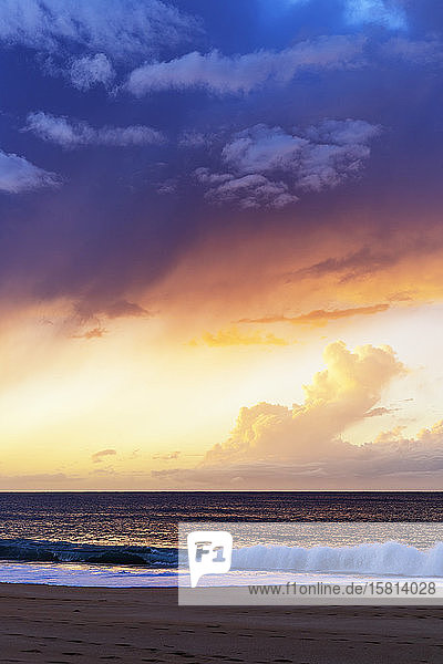Sonnenuntergang am Papohaku Beach  Insel Molokai  Hawaii  Vereinigte Staaten von Amerika  Nordamerika