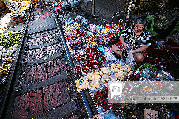 Maeklong Railway Market  Bangkok  Thailand  Südostasien  Asien