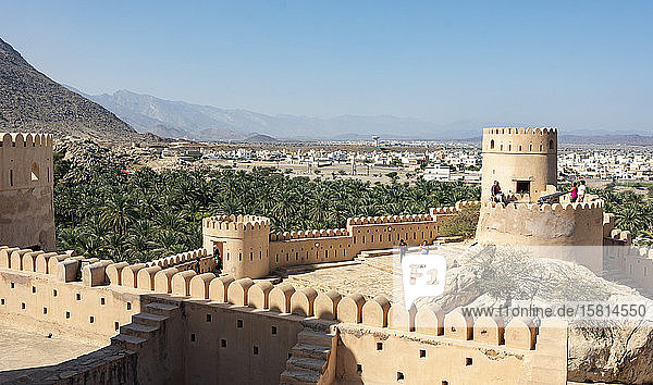Nakhl Fort on northern edge of Jabal Akhdar  Oman  Middle East