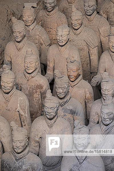 Die Terrakotta-Krieger (Terrakotta-Armee)  die Grabarmee des Kaisers Qin Shi Huang im Museum von Xian  UNESCO-Weltkulturerbe  Xian  Shaanxi  China  Asien