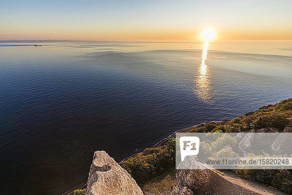 Germany  Mecklenburg-West Pomerania  Ruegen Island  Jasmund National Park  Chalk cliffs and Baltic sea at sunset