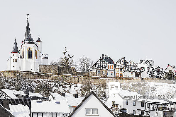 Deutschland  Nordrhein-Westfalen  Reifferscheid  Historisches Dorf im Winter