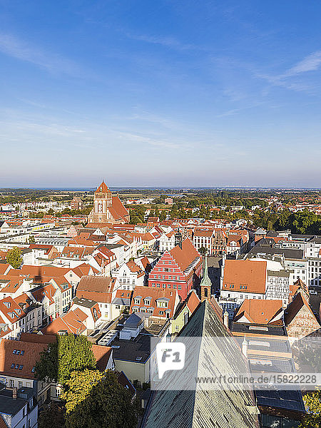 Deutschland  Mecklenburg-Vorpommern  Greifswald  Klarer Himmel Altstadt