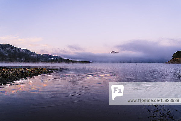 Stausee Riano am Abend Leon Spanien