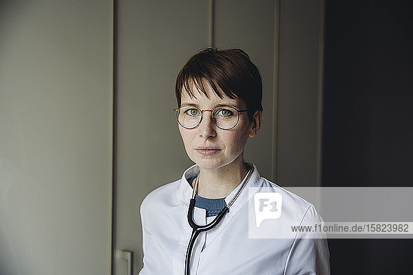 Portrit of female doctor with stethoscope