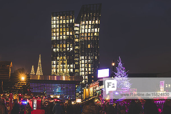 Deutschland  Hamburg  Weihnachtsmarkt bei Nacht