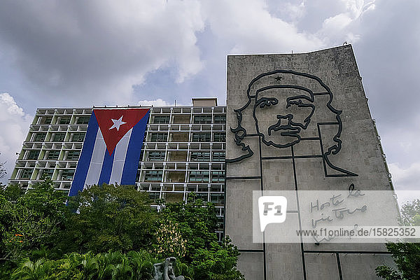 Innenministerium mit Porträt Che Guevara  Plaza de la Revolucion  Vedado  Havanna  Kuba