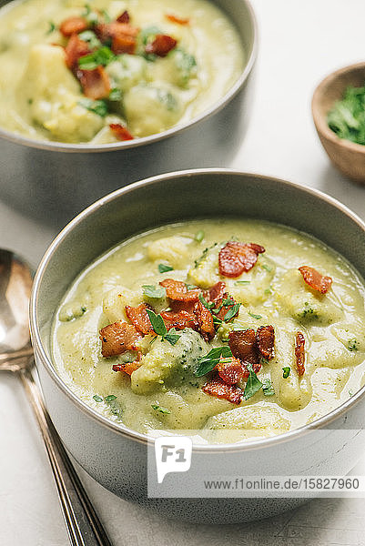 Kartoffel-Brokkoli-Suppe mit Speck
