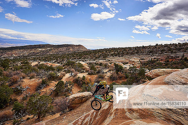 Ein Mountainbiker auf dem Ribbon Trail in Grand Junction  Colorado.