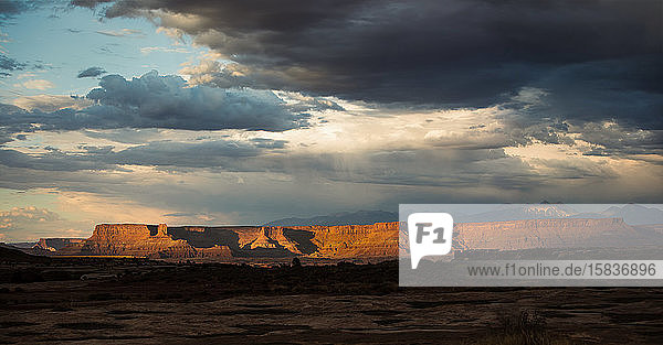 Dramatischer Himmel  Canyonlands-Nationalpark  Colorado-Plateau.