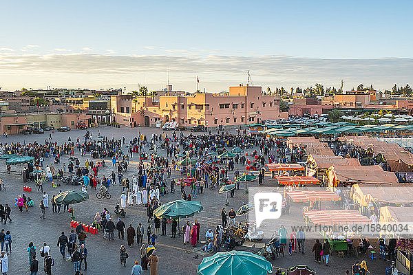 Essensstände auf dem Platz Jamaa El-Fna  Marrakesch  Marokko