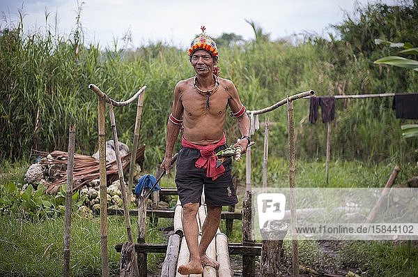 Schamane des Mentawai-Stammes