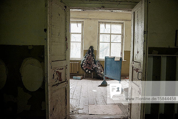 verlassener Kindergarten in Tschernobyl  Ukraine. Kindergarten mit Spielzeug und verlassenen Dingen