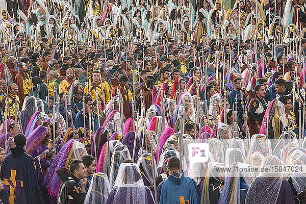 Massive meeting of devotees at Valley of the Dawn