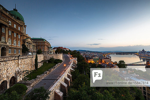 Budaer Burg und historisches Stadtzentrum von Budapest  Ungarn.