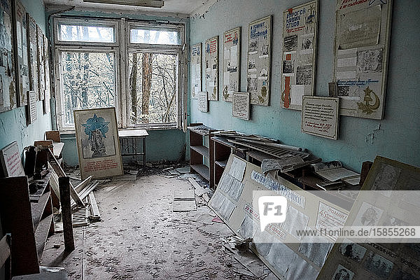 verlassene Schule Nr. 13 in der Stadt Pripjat  Tschernobyl  Ukraine