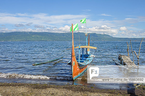 Bangka-Boot auf dem Taal-See  Vulkaninsel Taal  Talisay  Philippinen