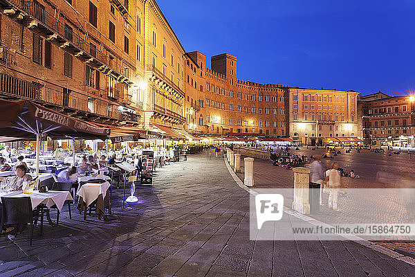 Restaurants auf der Piazza del Campo  Siena  UNESCO-Weltkulturerbe  Provinz Siena  Toskana  Italien  Europa