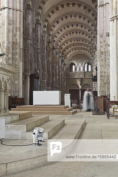 The interior of Saint Marie Madeleine abbey in Vezelay  Yonne  Burgundy  France  Europe