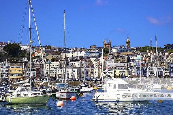 St. Peter Port Harbour  Guernsey  Kanalinseln  Vereinigtes Königreich  Europa