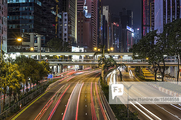 Straße bei Nacht; Wan Chai  Hongkong  China
