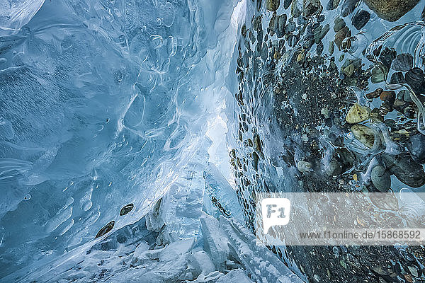 Zerkleinertes Eis nimmt an der Küste des Kluane National Park wunderschöne Muster und Formen an; Yukon  Kanada