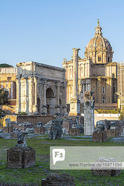 Settimio Severo Arch and Colonna di Foca Imperial Forum (Fori Imperiali) UNESCO World Heritage Site Rome Lazio Italy Europe