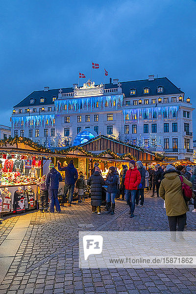 Christmas Market near Hotel D'Angleterre  Copenhagen  Denmark  Scandinavia  Europe