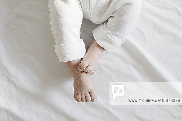 Feet of baby boy (2-5Â months)