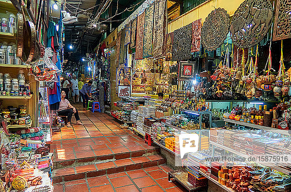 Asia   Phnom Penh The Cambodian capital   Souvenirs for sale  Russian Market