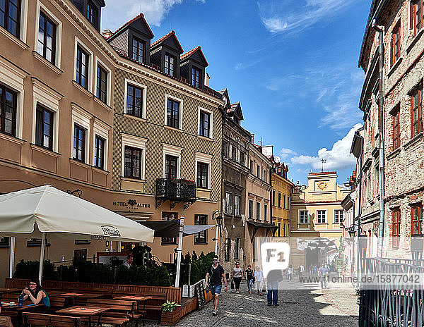 Europa  Polen  Provinz Lublin  Stadt Lublin  bemaltes Haus in der Grodzka Straße und Krakowska Tor in der Altstadt