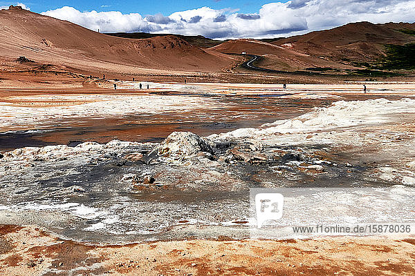 Europa Island   Der NÃ¡maskarÃ°-Pass ist ein geothermisches Gebiet auf dem Berg NÃ¡mafjall in Nordisland. Er ist mit dem Vulkansystem des Krafla verbunden und beherbergt viele heiße Quellen  Schlammtöpfe und Fumarolen.
