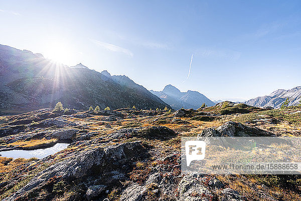 Schweiz  Kanton Graubünden  Albulapass bei herbstlichem Sonnenuntergang